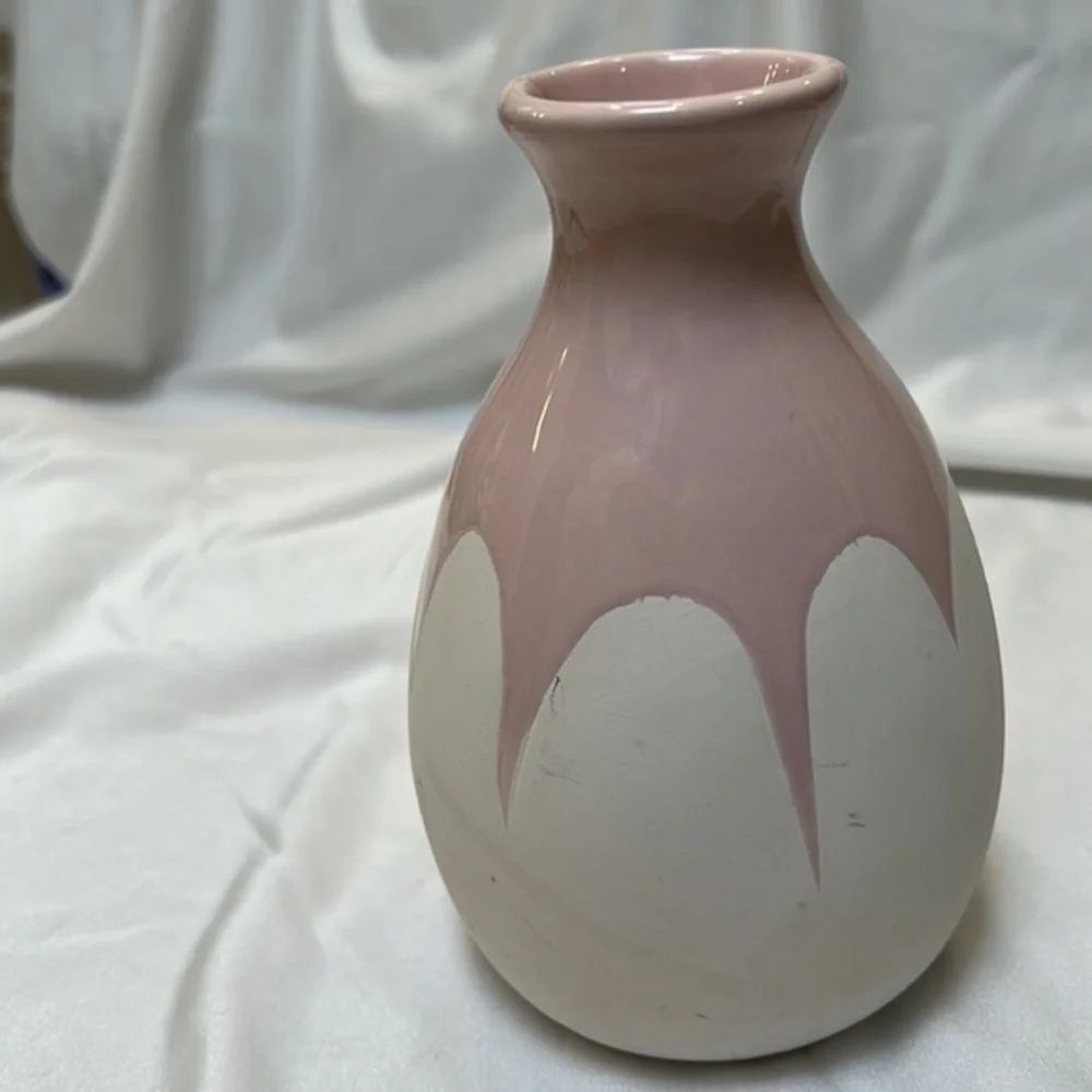 Isaac Mizrahi Loves , xo,Sienna White with Pink Drip Glaze Vase